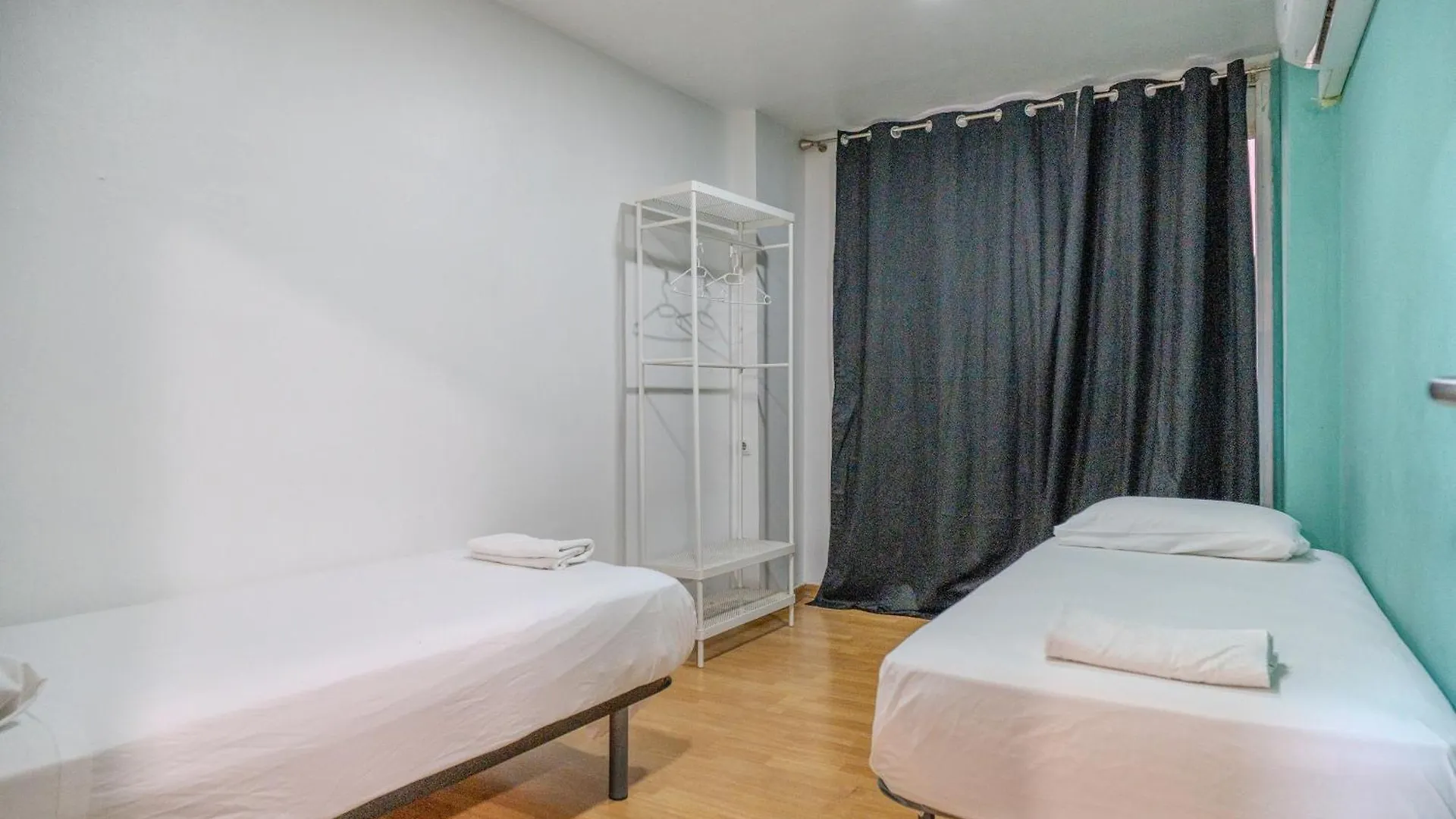 Holidaysbcn Rooms Barcelona Albergue