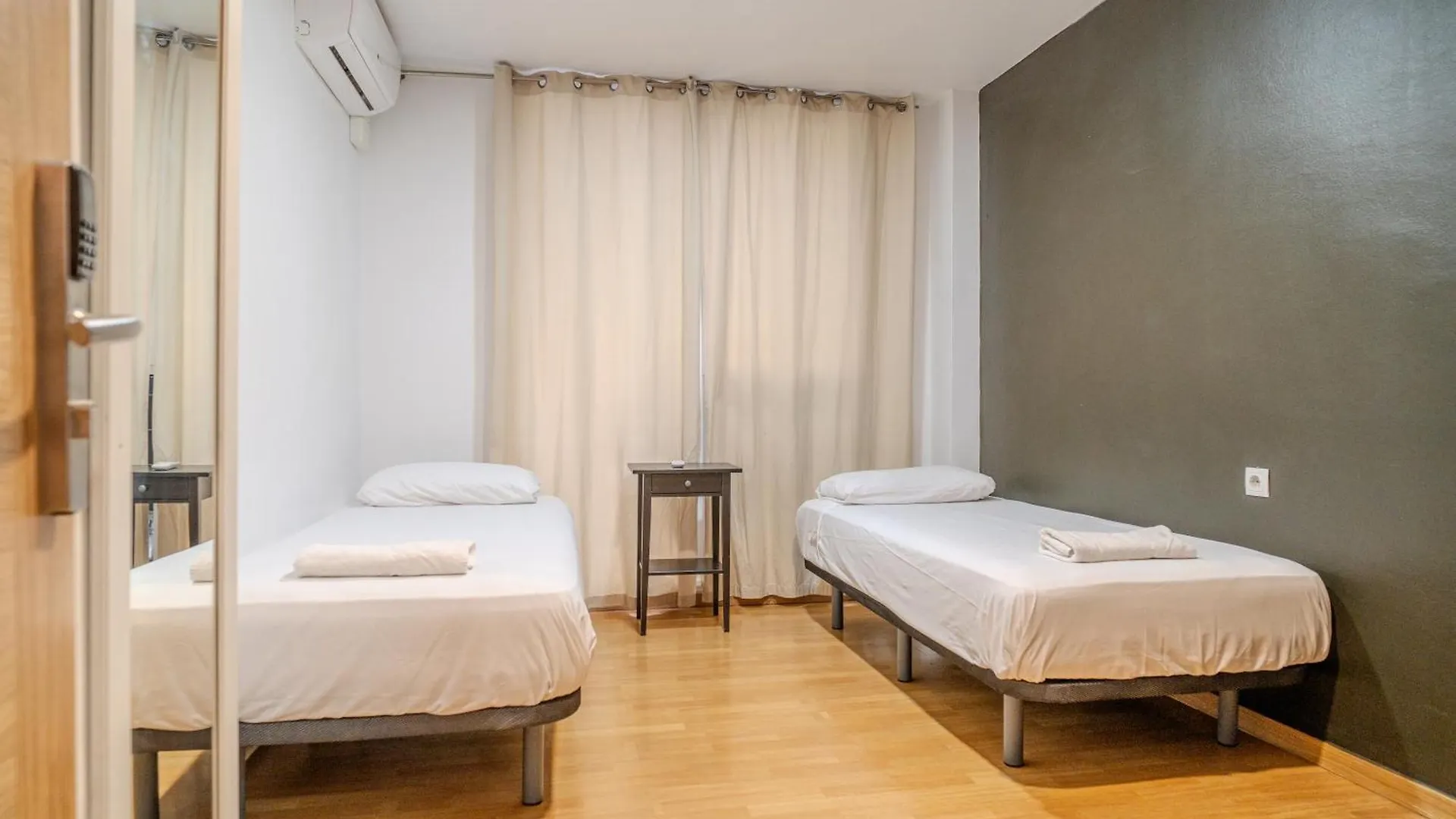 Holidaysbcn Rooms Barcelona 0*,  Spain