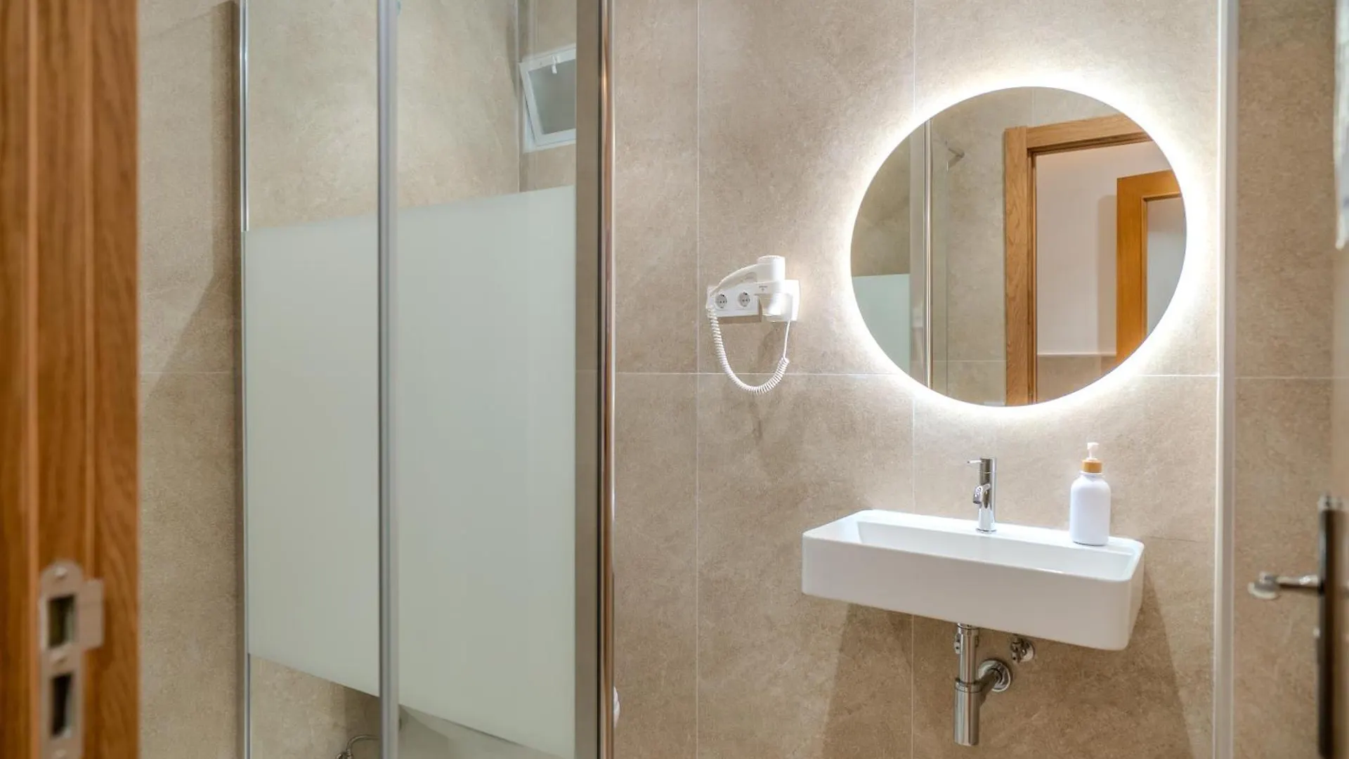 Holidaysbcn Rooms Barcelona 0*,  Espanha
