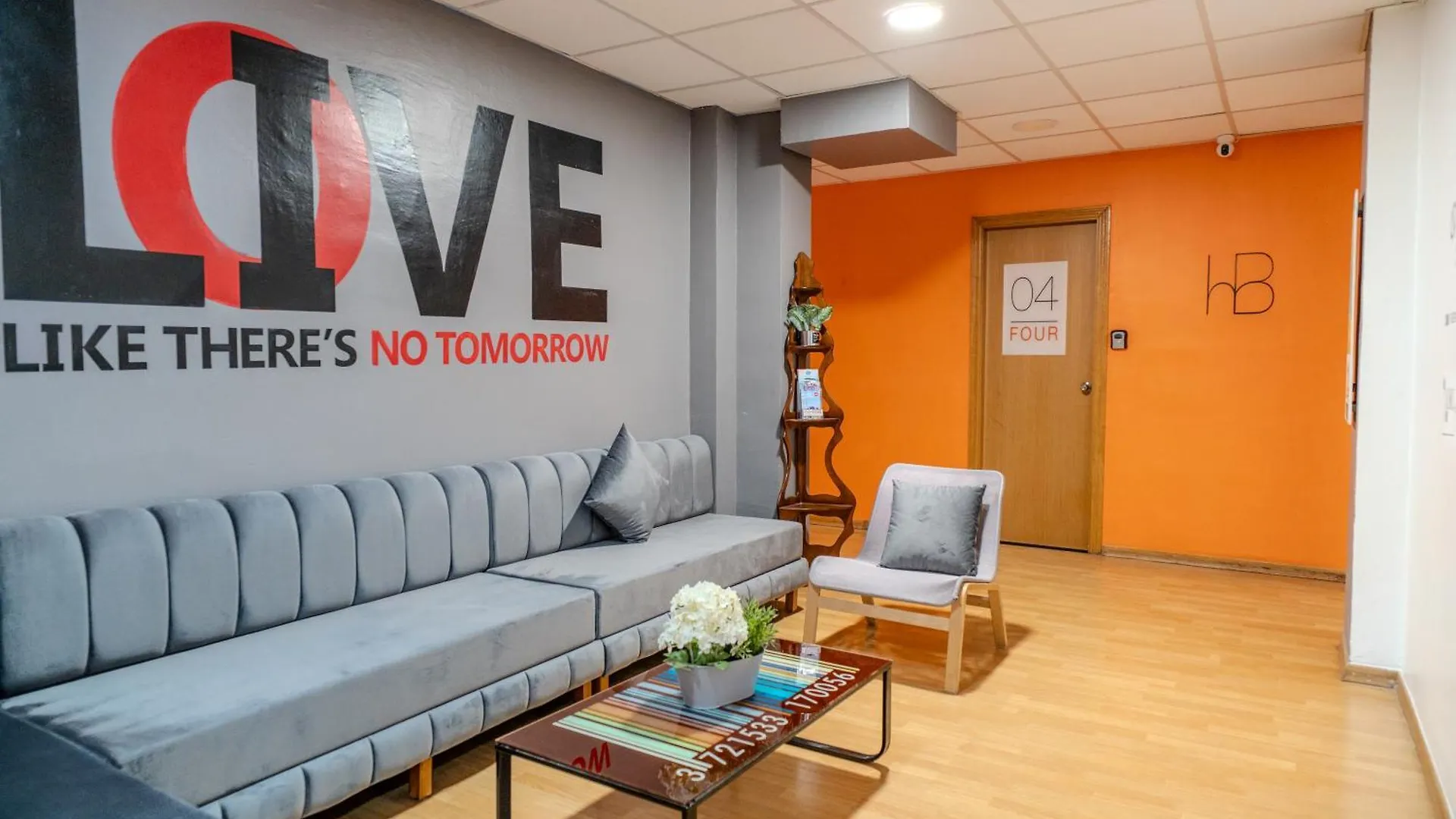 Holidaysbcn Rooms Барселона Хостел
