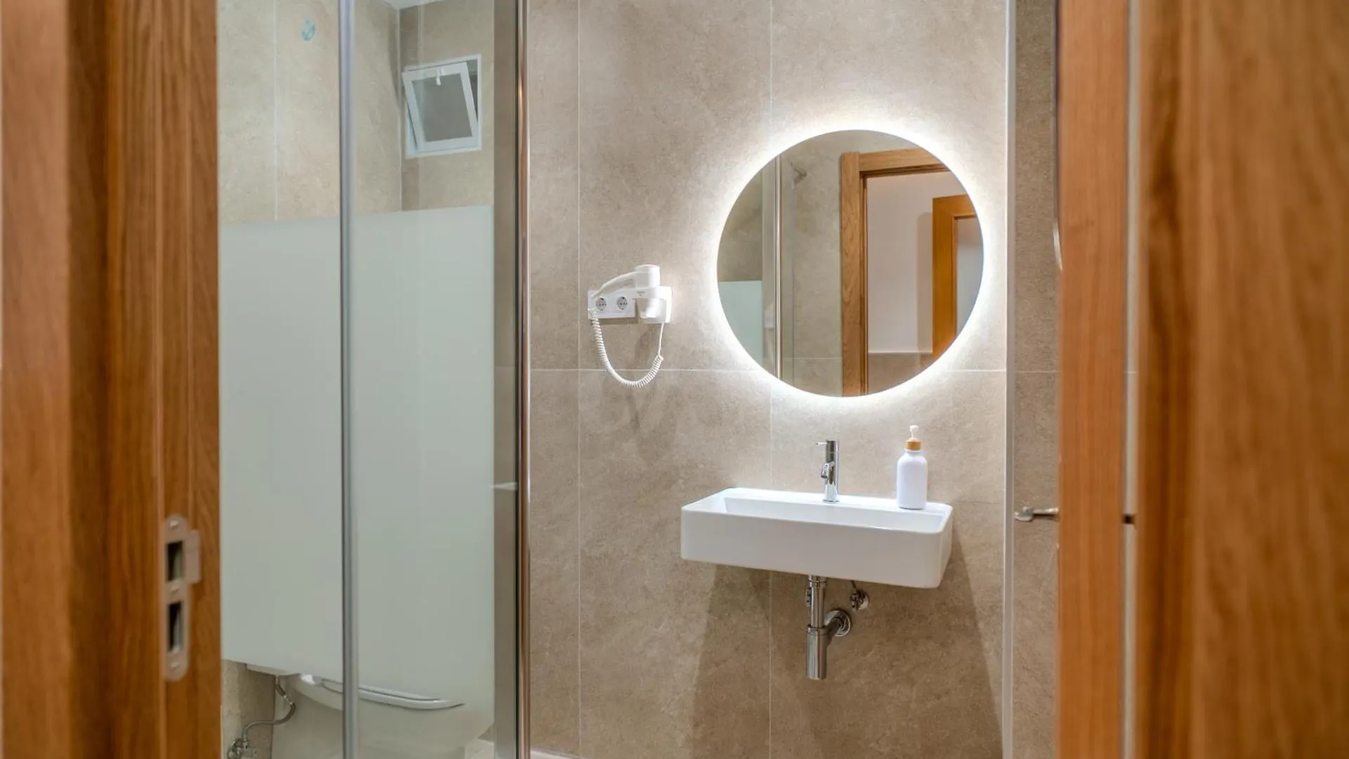 Holidaysbcn Rooms Барселона