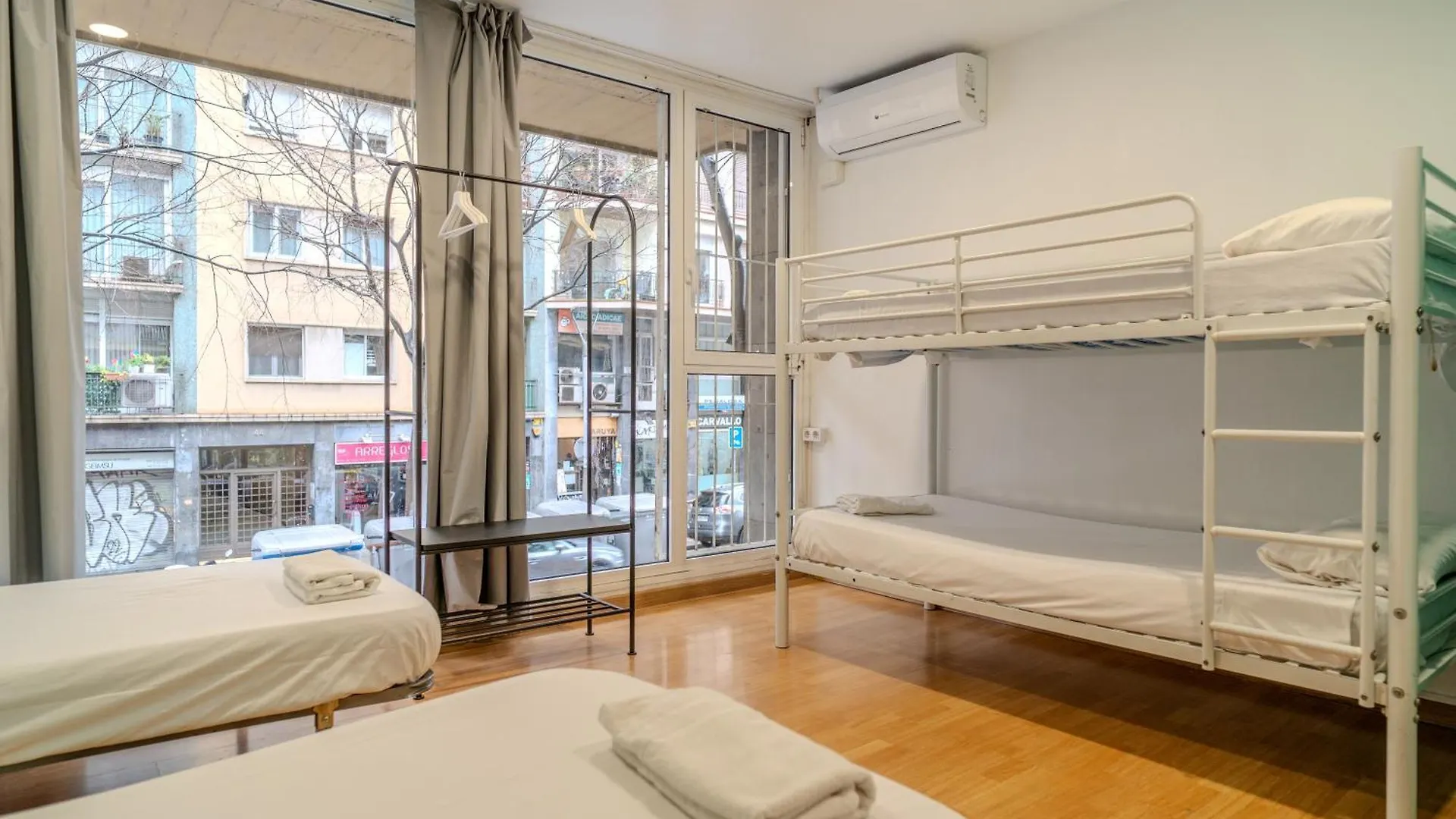 Holidaysbcn Rooms Барселона