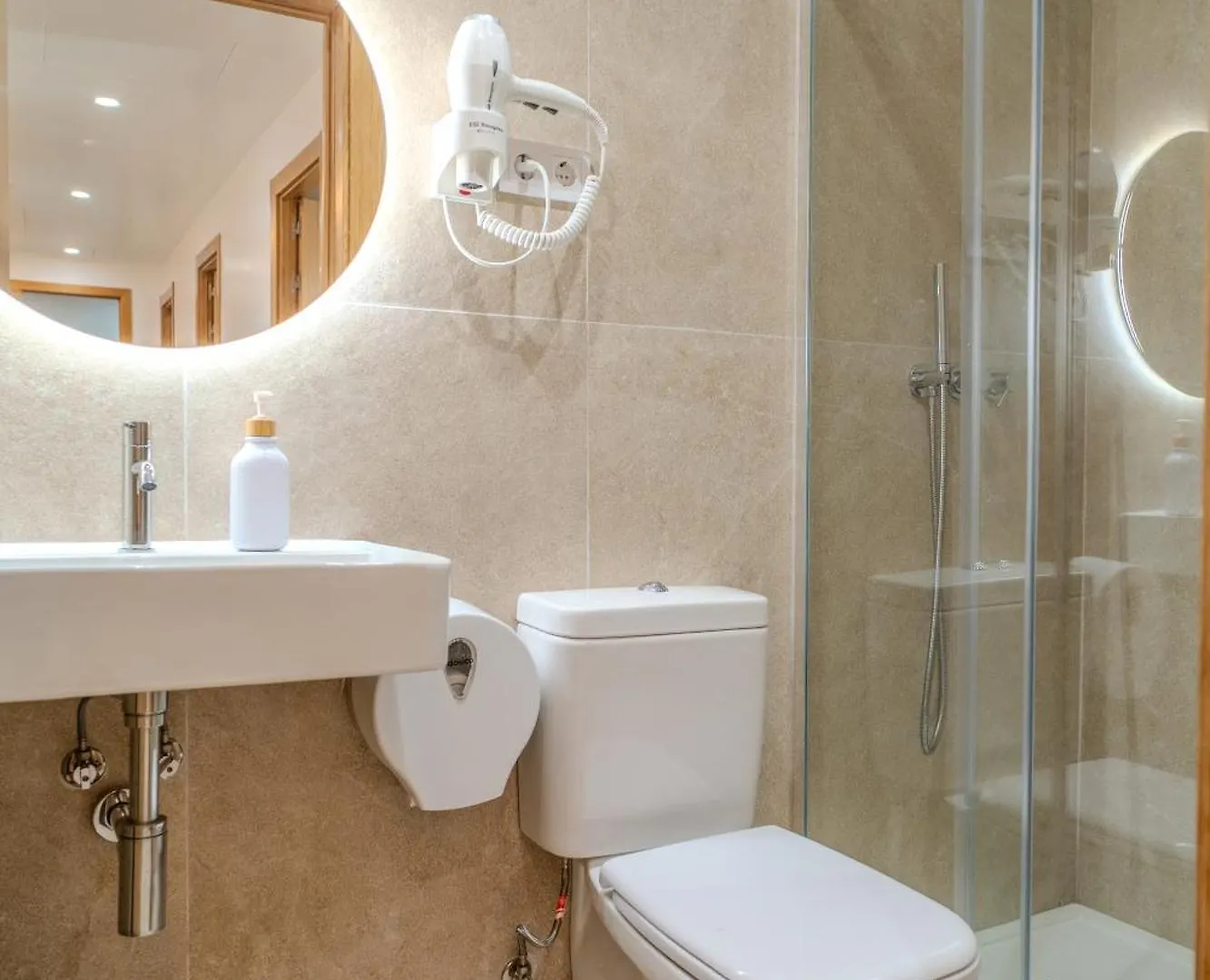 Holidaysbcn Rooms Барселона