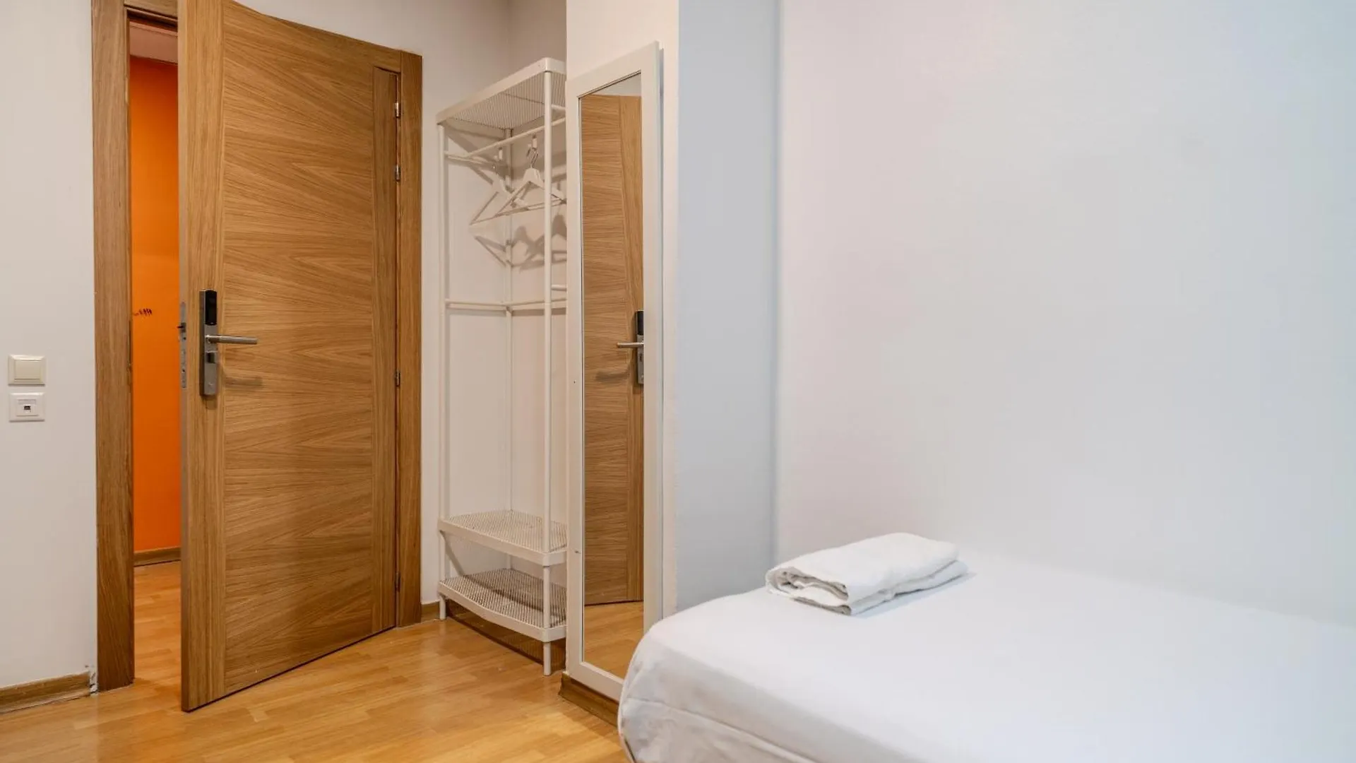Holidaysbcn Rooms Барселона 0*,  Испания