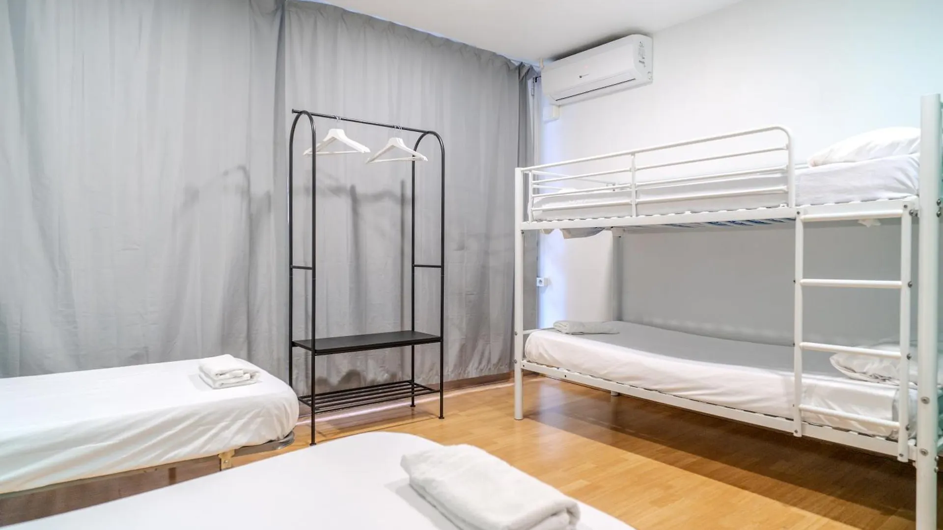 Holidaysbcn Rooms Барселона 0*,