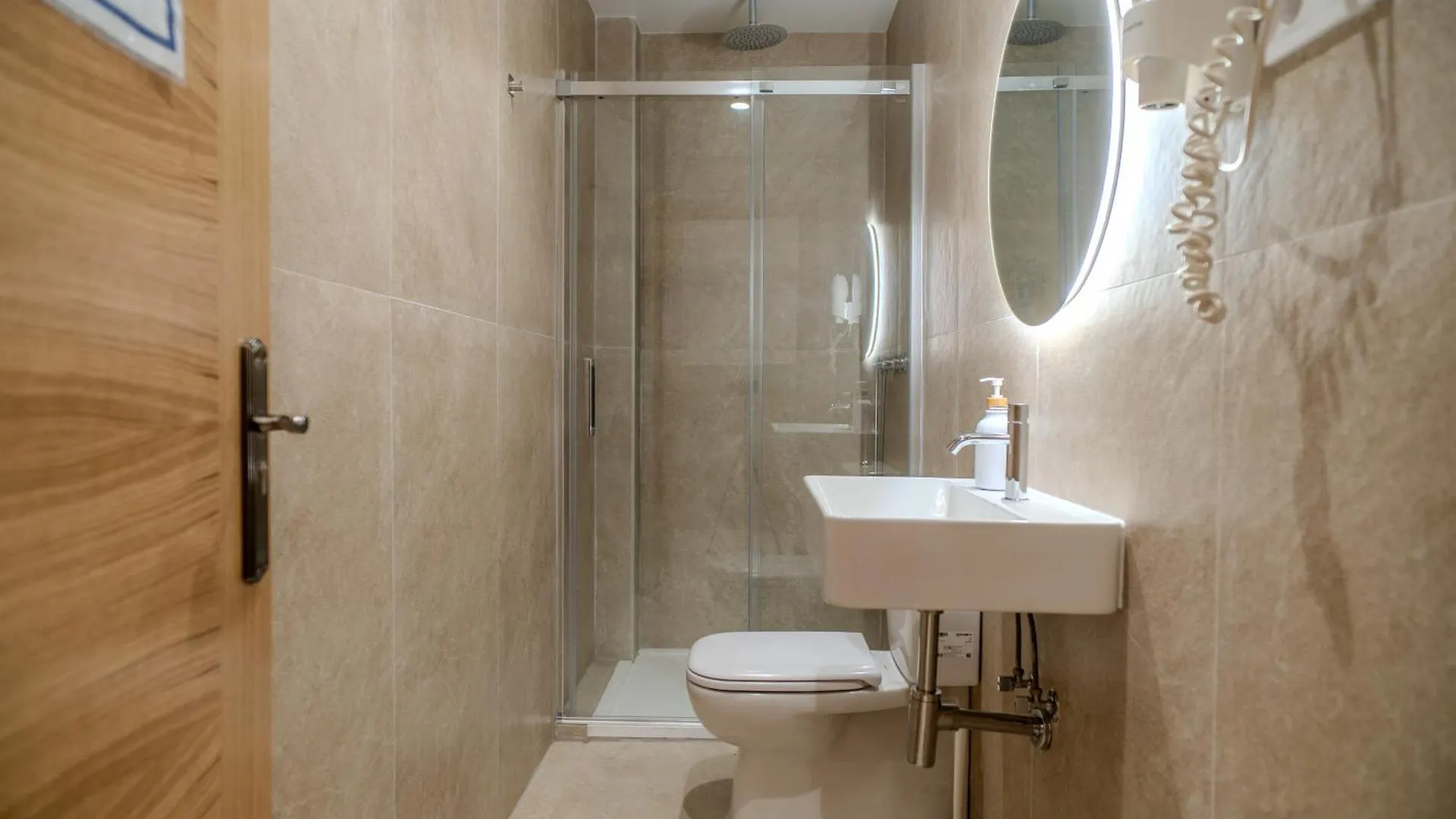 Hostal Holidaysbcn Rooms Barcelona España